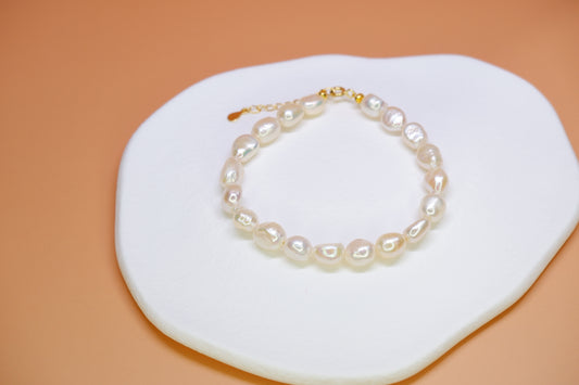 Isabelle Pearls Gold Bracelet