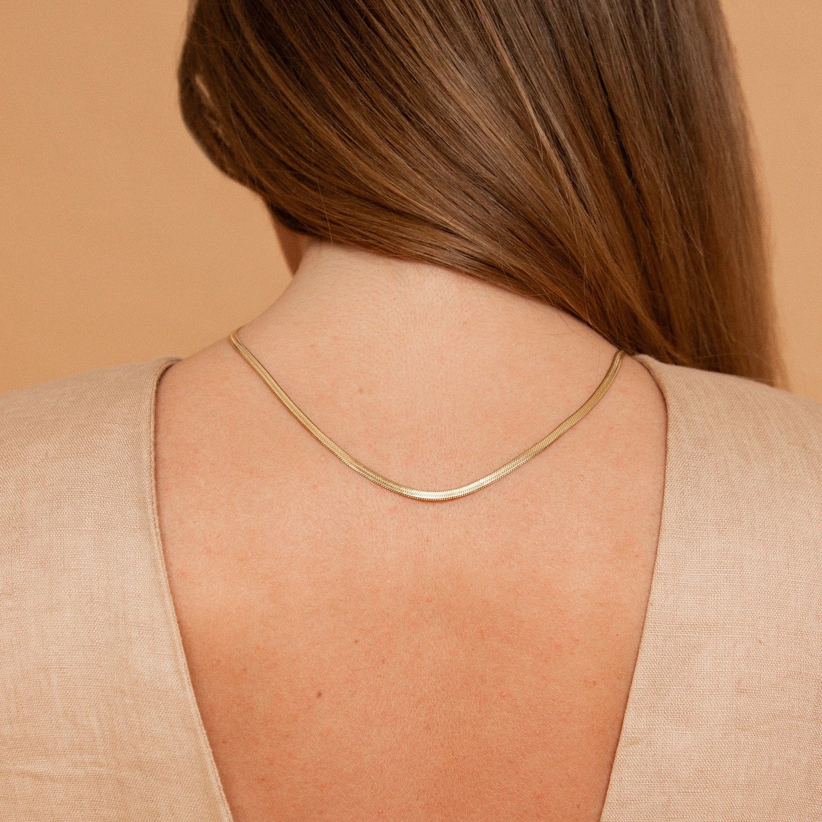 The Syrenne Snake Necklace is more than just jewellery, it's a symbol of thoughtful consideration and refined taste. Surprise your loved one with this minimalist yet distinctive piece, offering a timeless expression of your sentiments and a chic addition to their jewellery collection. A minimalist masterpiece designed for modern elegance and versatility, making it an ideal gift for birthdays, anniversaries, and Valentine's Day.